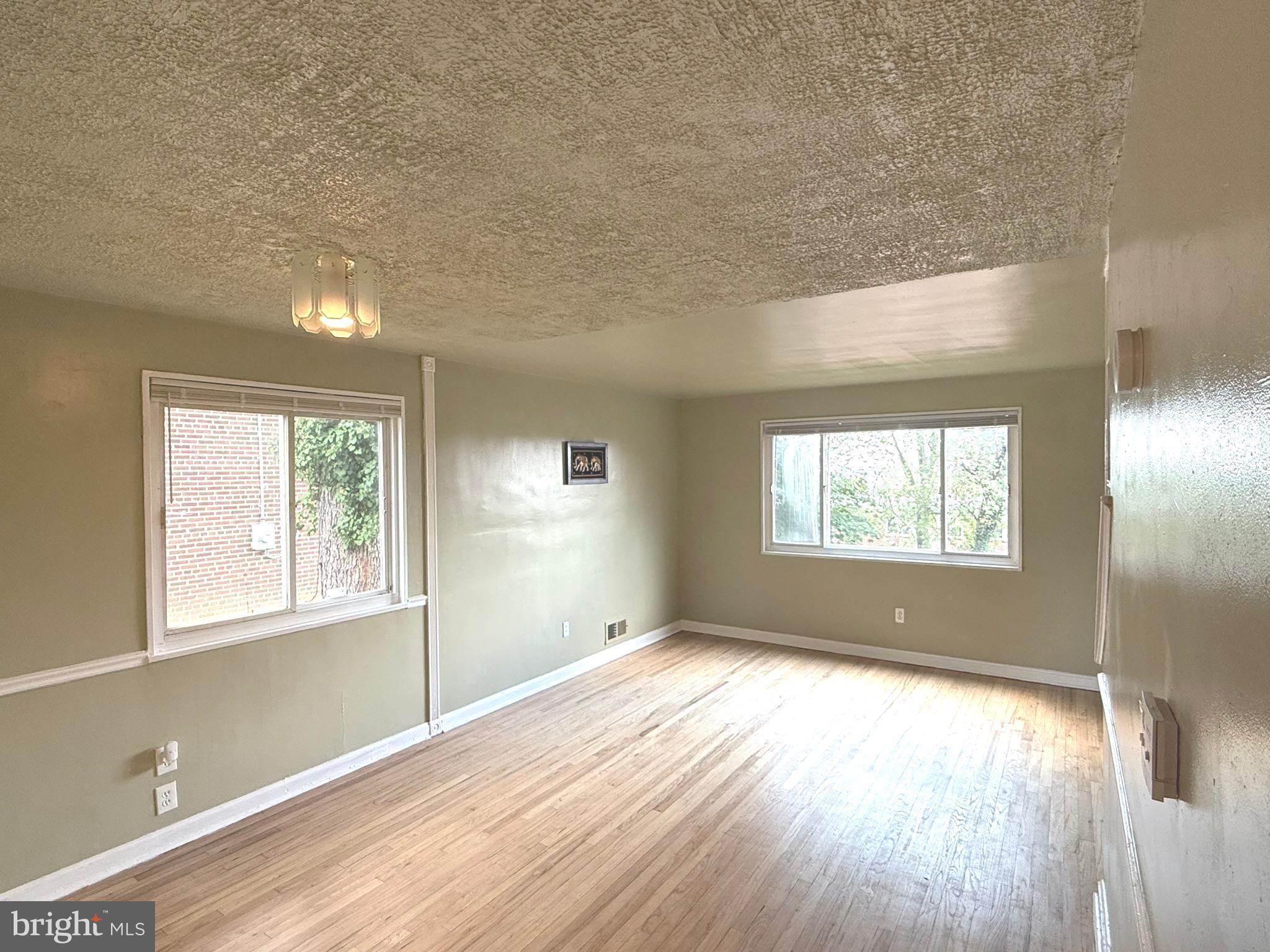 857 NEPTUNE AVENUE