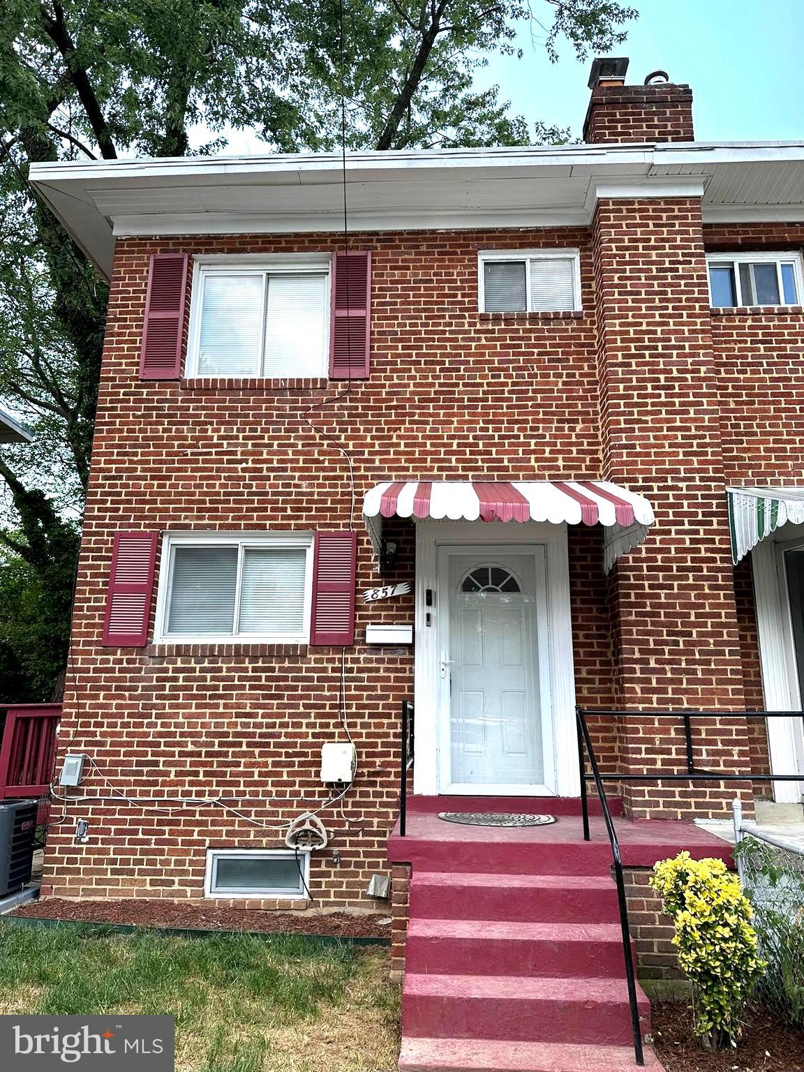 Move in ready - renovated 2BR, 2FB, End Unit TH, huge basement and backyard with driveway parking, freshly painted inside and out, top to bottom, updated kitchen with stainless steel appliances, new countertop, new cabinets, updated flooring, new heat pump, updated bathrooms, etc. Around $45K upgrades and repairs since 2023.
This home has nice view of Alexandria skyline.
No HOA. No Front Footage. Hurry Up. It will not last. Ready for You to call it Home.