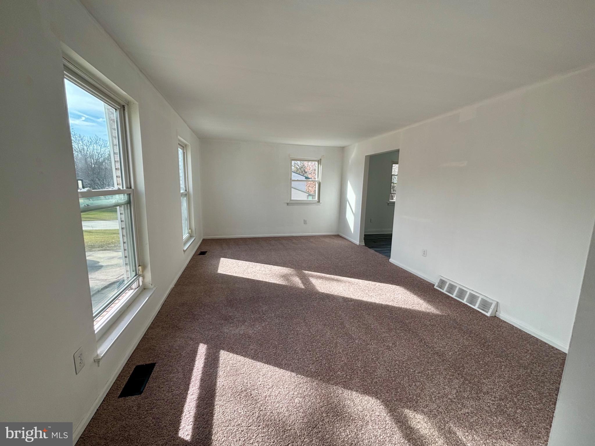 142 OAK PINES BOULEVARD