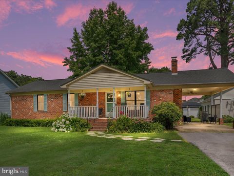 29 8TH STREET COLONIAL BEACH VA 22443