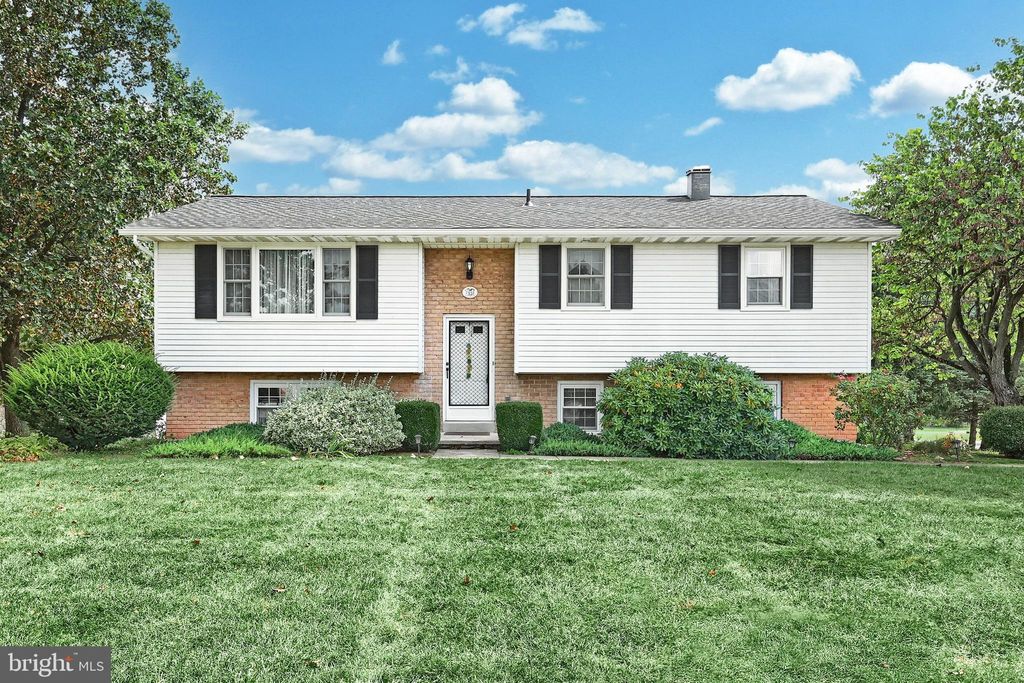 Photo of 7452 Hillcrest Drive, ABBOTTSTOWN, PA 17301 (MLS # PAYK2089834)