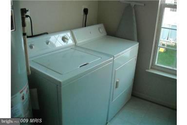 CARROLLWOOD MANOR - Residential