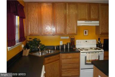 CARROLLWOOD MANOR - Residential