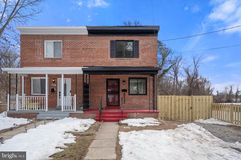 4933 38TH AVENUE HYATTSVILLE MD 20782