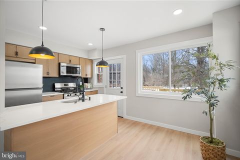 4933 38TH AVENUE HYATTSVILLE MD 20782