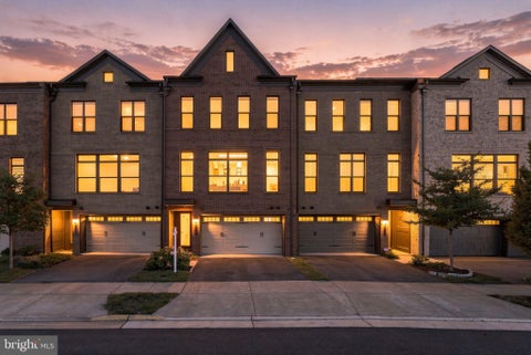 Photo of 4550 Plateau Drive, FAIRFAX, VA 22030 (MLS # VAFX2334650)