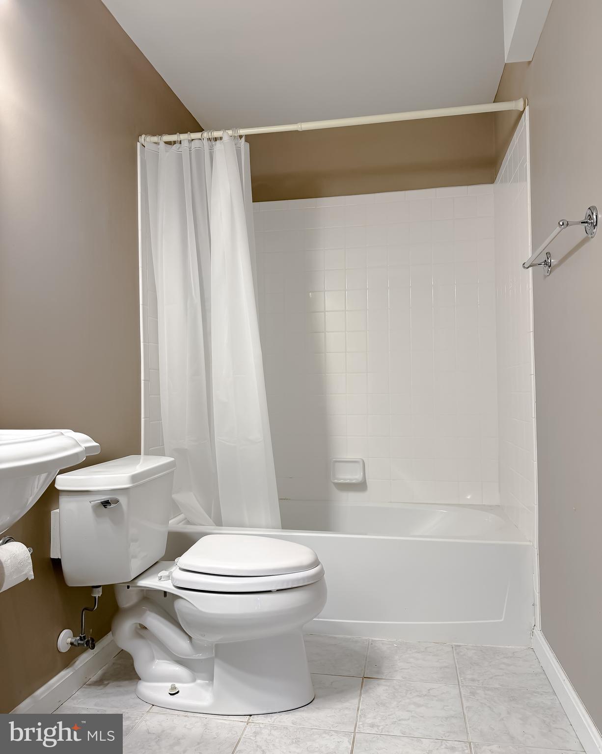 OAKWOOD MANOR - Residential