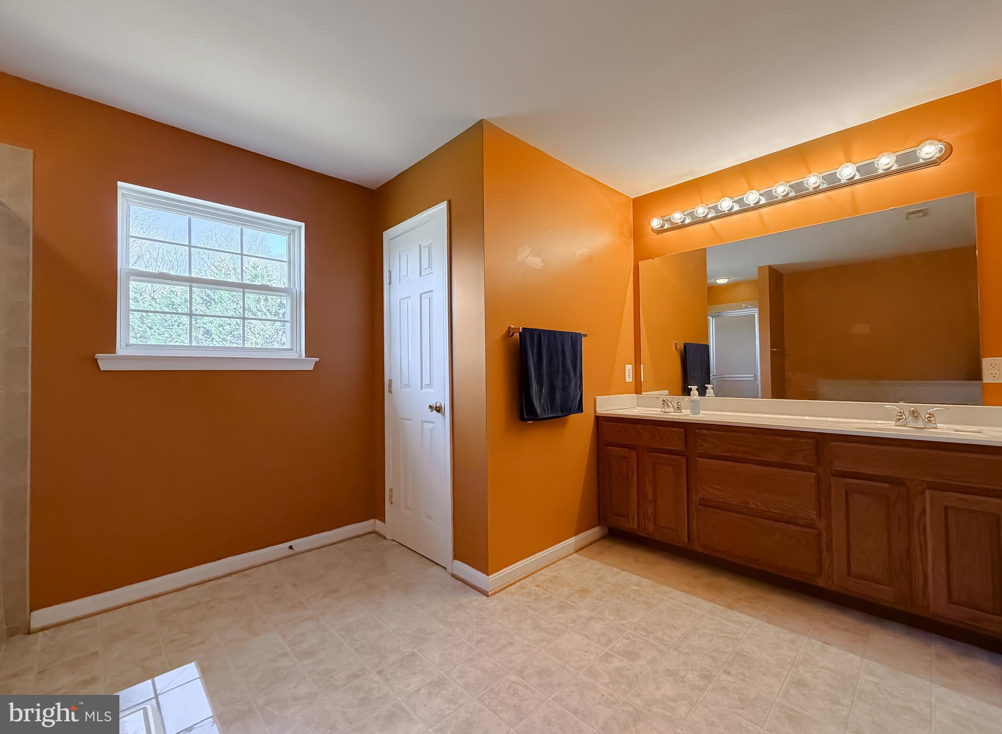 OAKWOOD MANOR - Residential