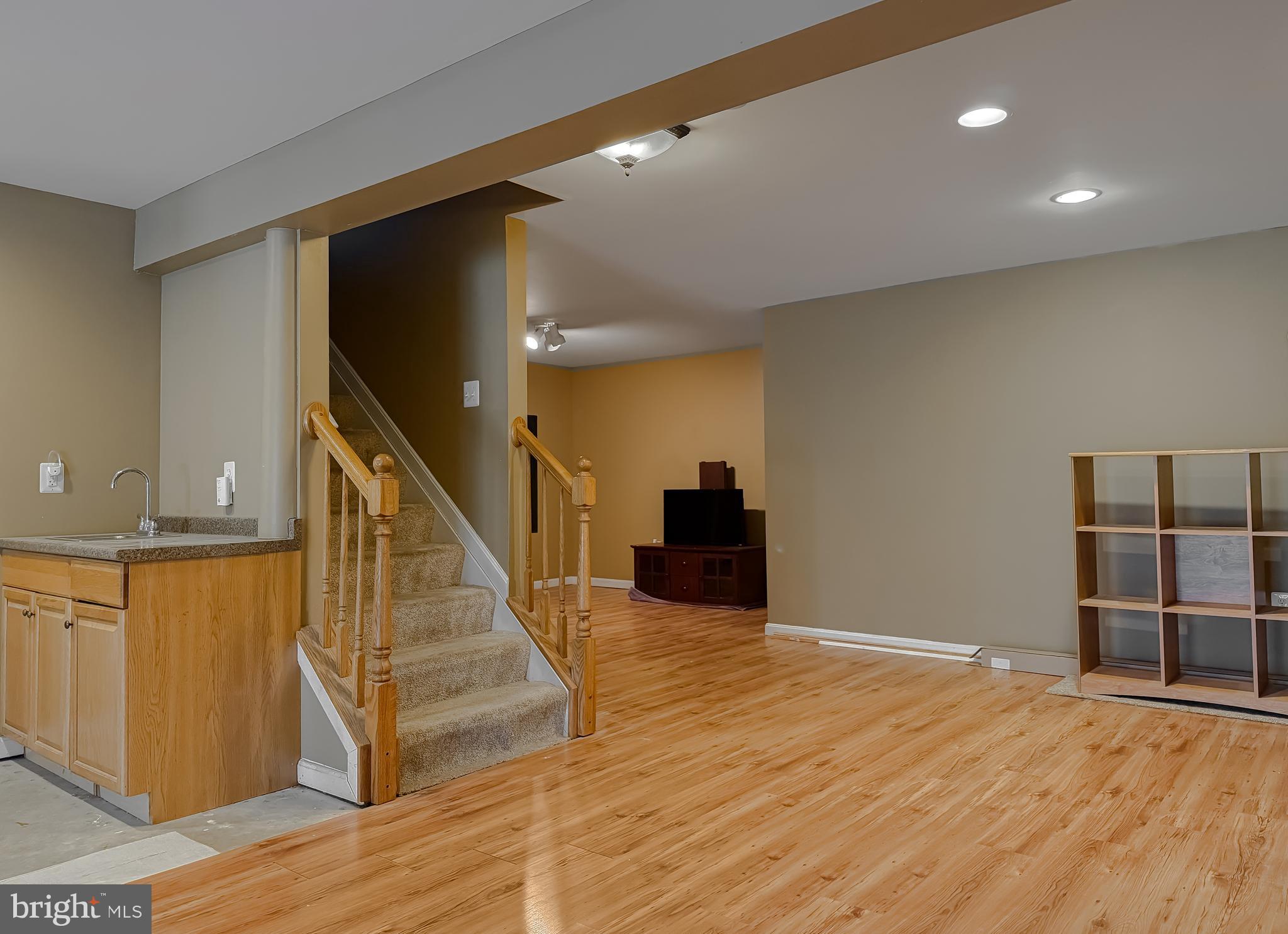 OAKWOOD MANOR - Residential