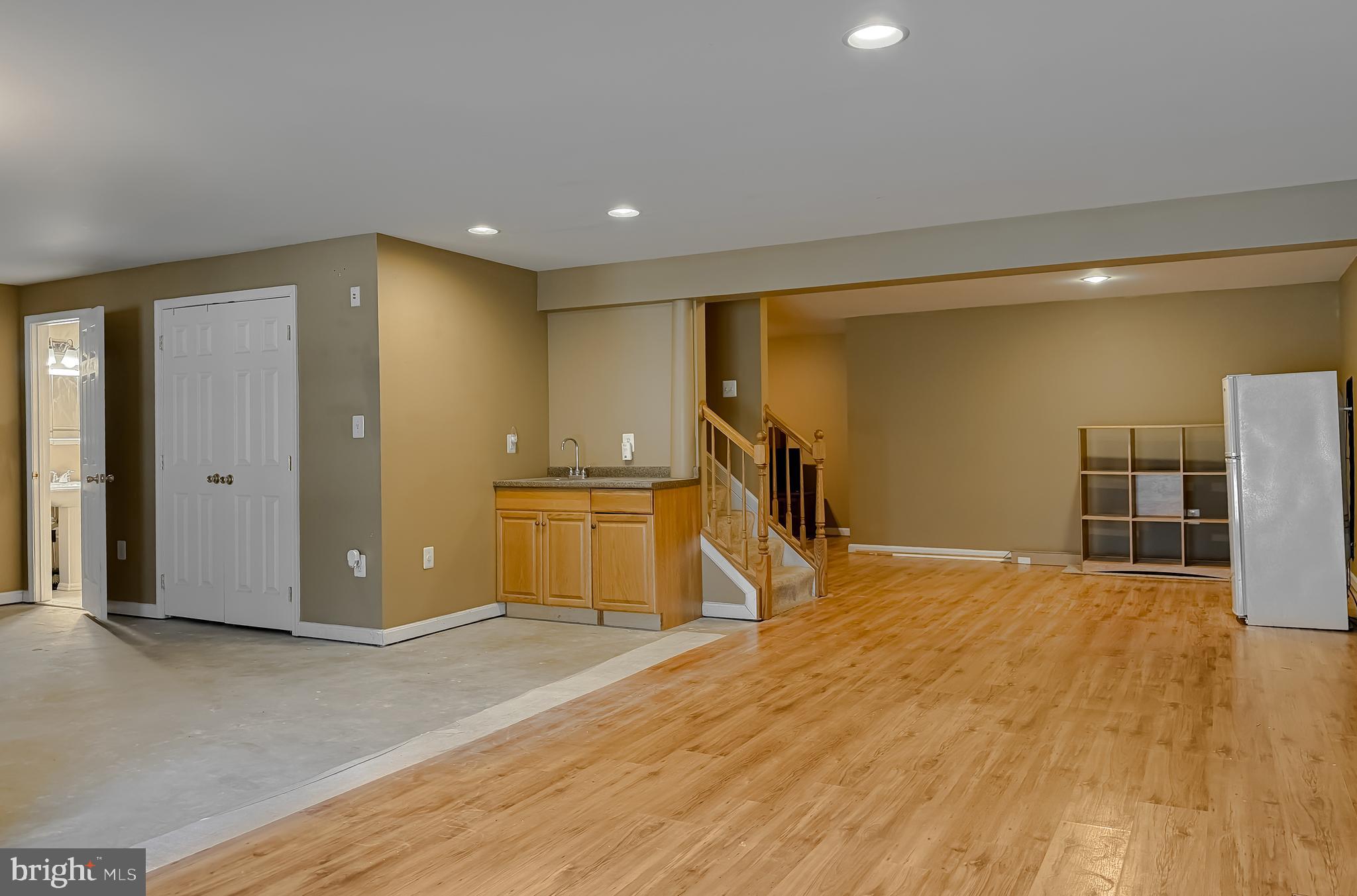 OAKWOOD MANOR - Residential