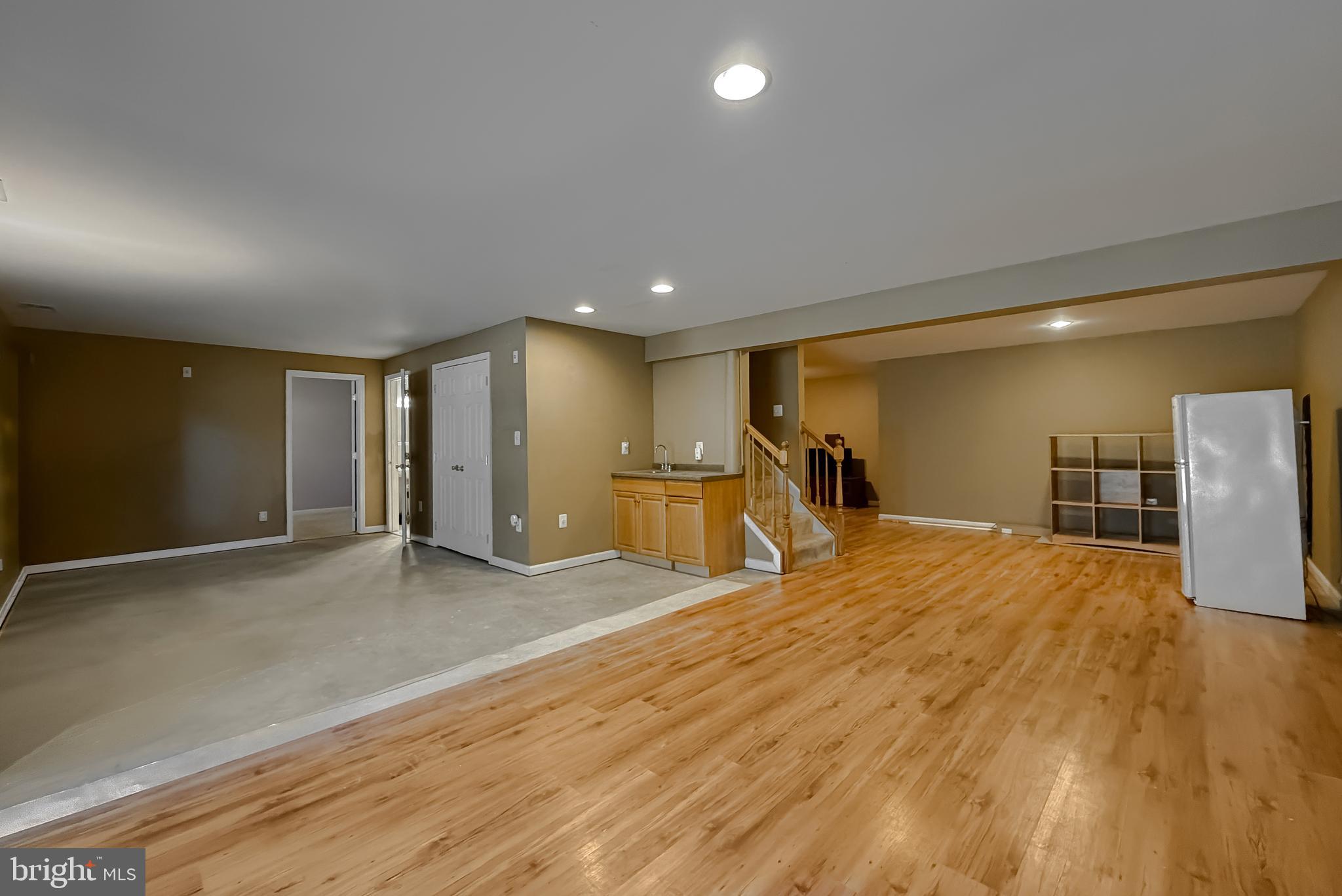 OAKWOOD MANOR - Residential