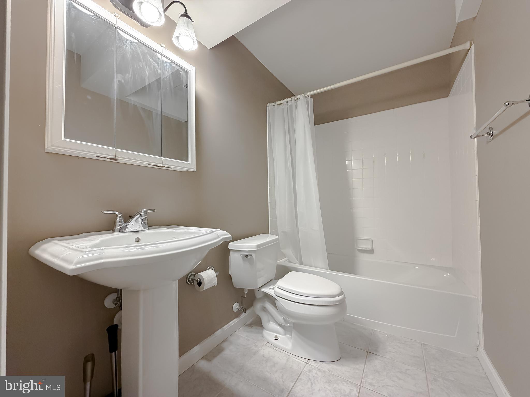 OAKWOOD MANOR - Residential