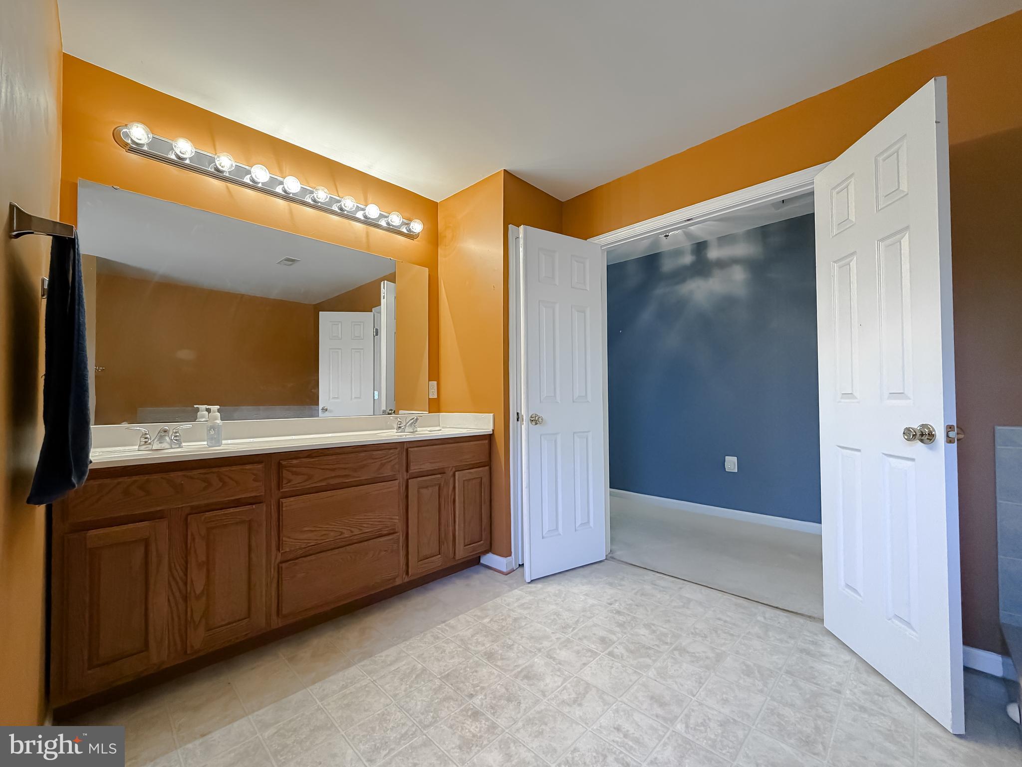 OAKWOOD MANOR - Residential