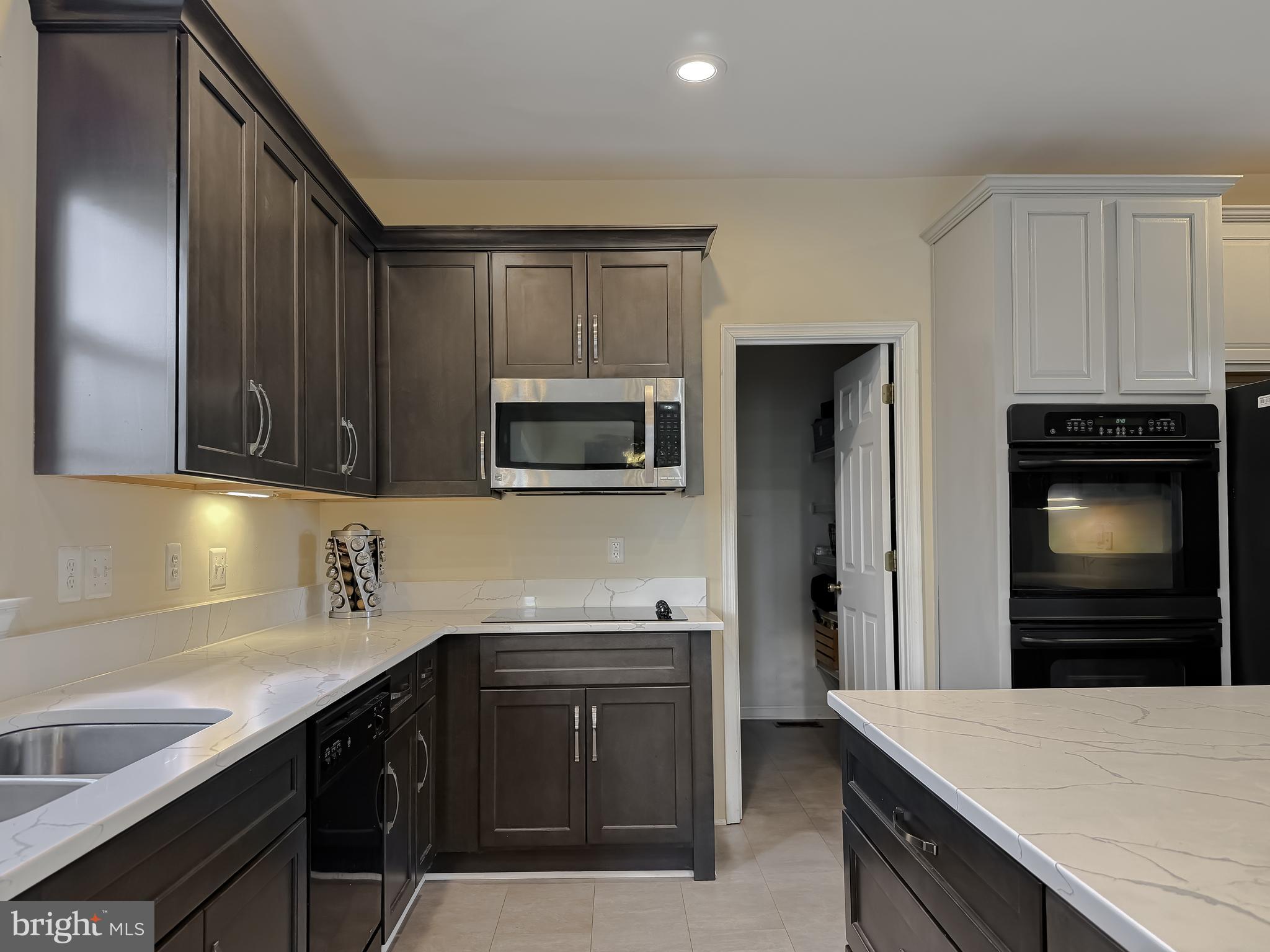 OAKWOOD MANOR - Residential