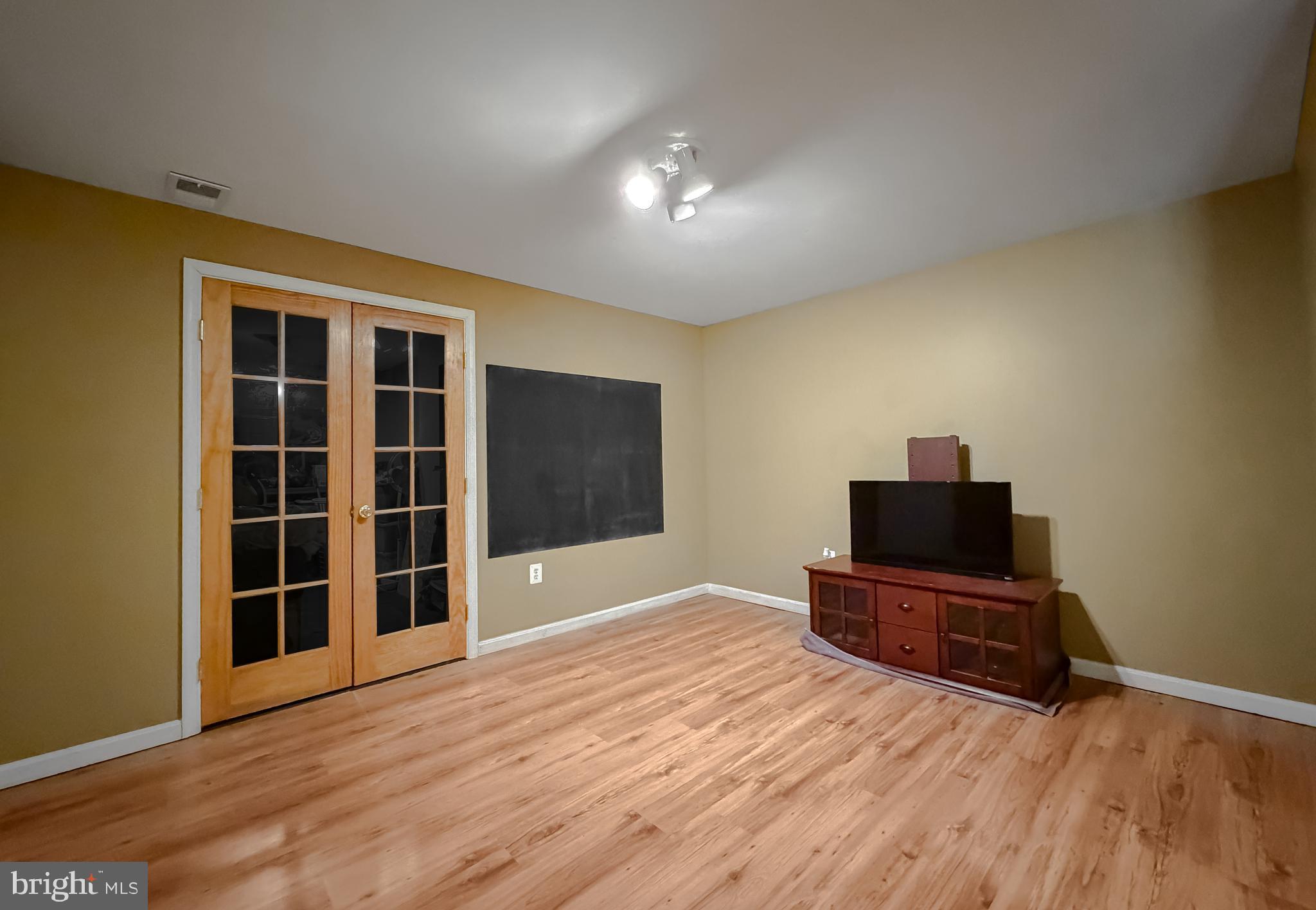 OAKWOOD MANOR - Residential