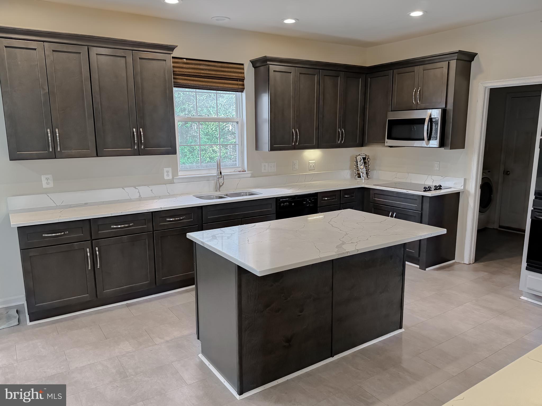 OAKWOOD MANOR - Residential