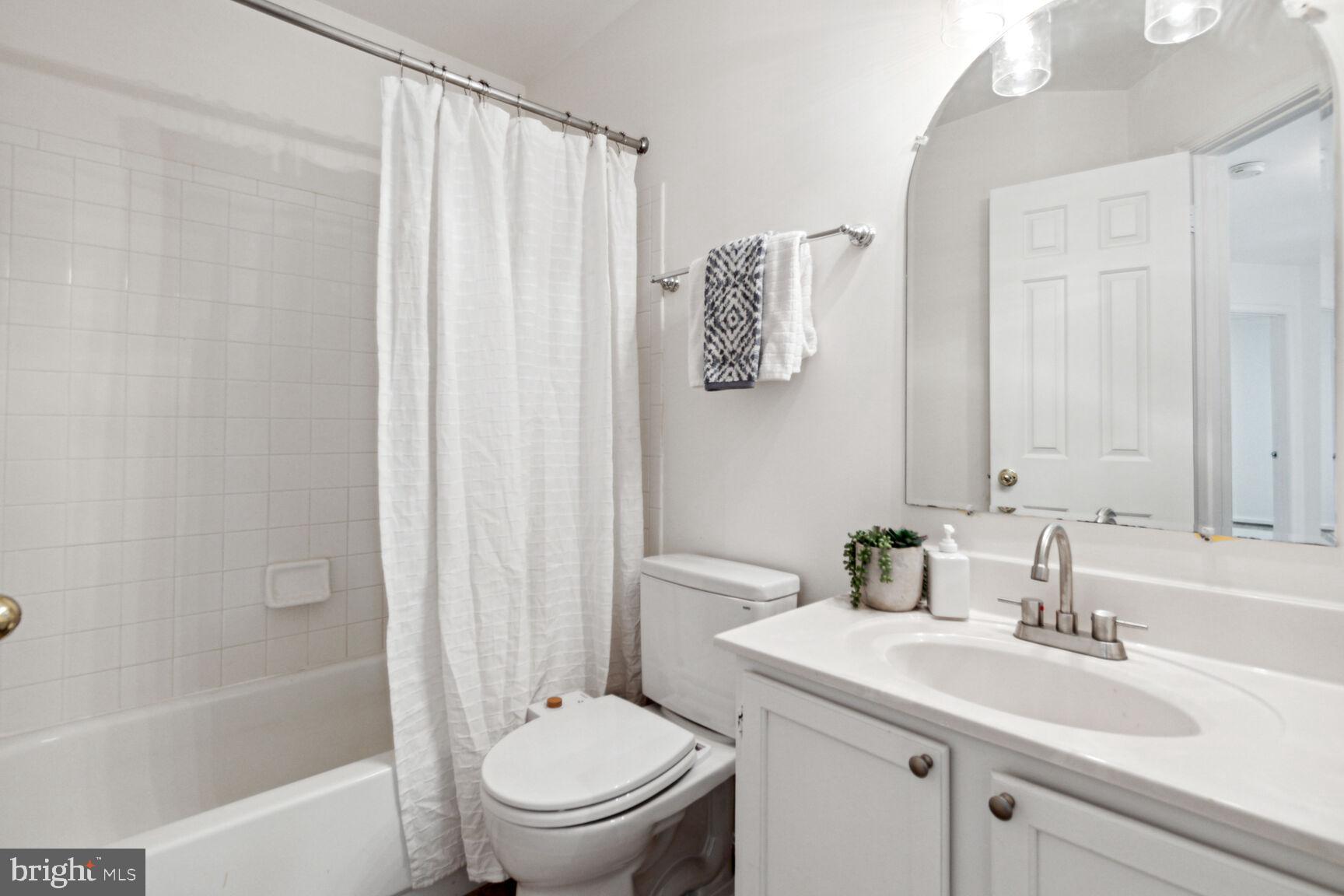 CONNECTICUT GARDENS - Residential