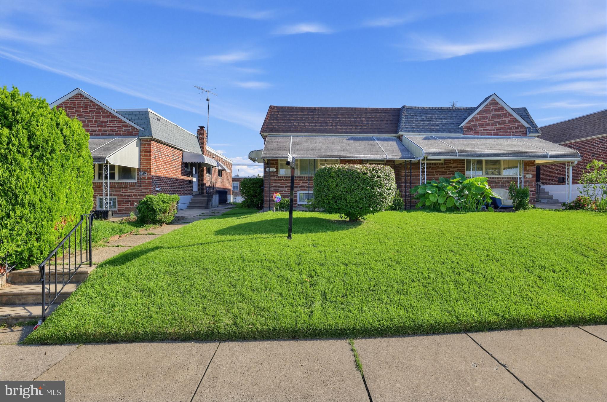 2131 OAKMONT STREET
