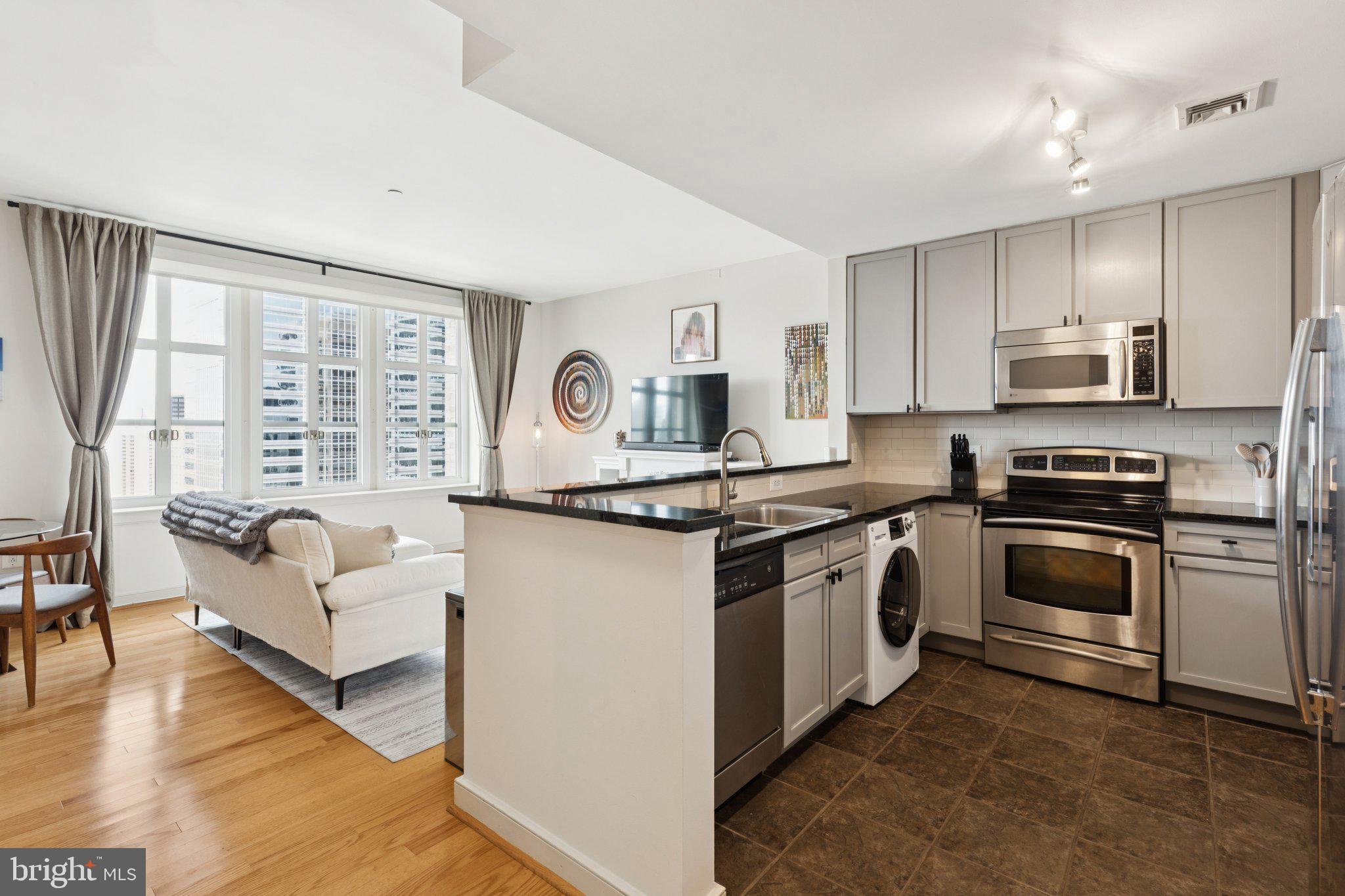 AVENUE OF THE ARTS - Residential