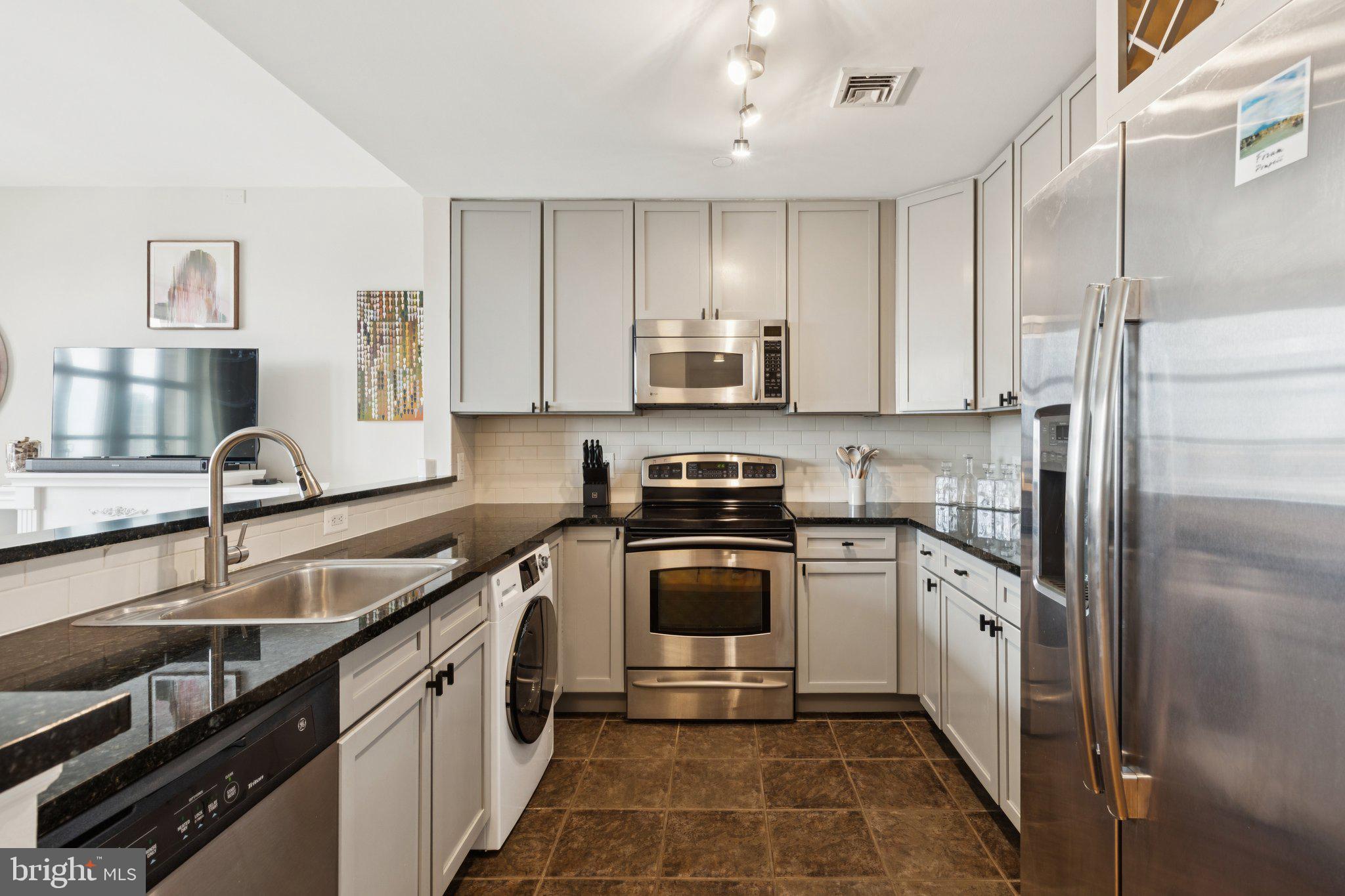 AVENUE OF THE ARTS - Residential