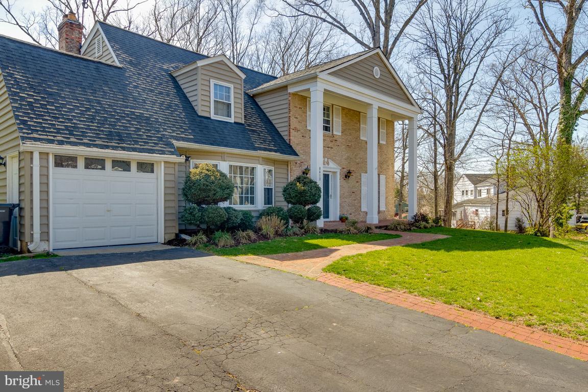 POINT OF WOODS - Residential