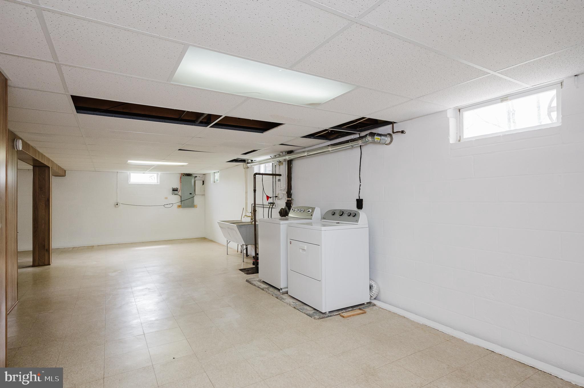 FAIRWOOD HEIGHTS - Residential Lease