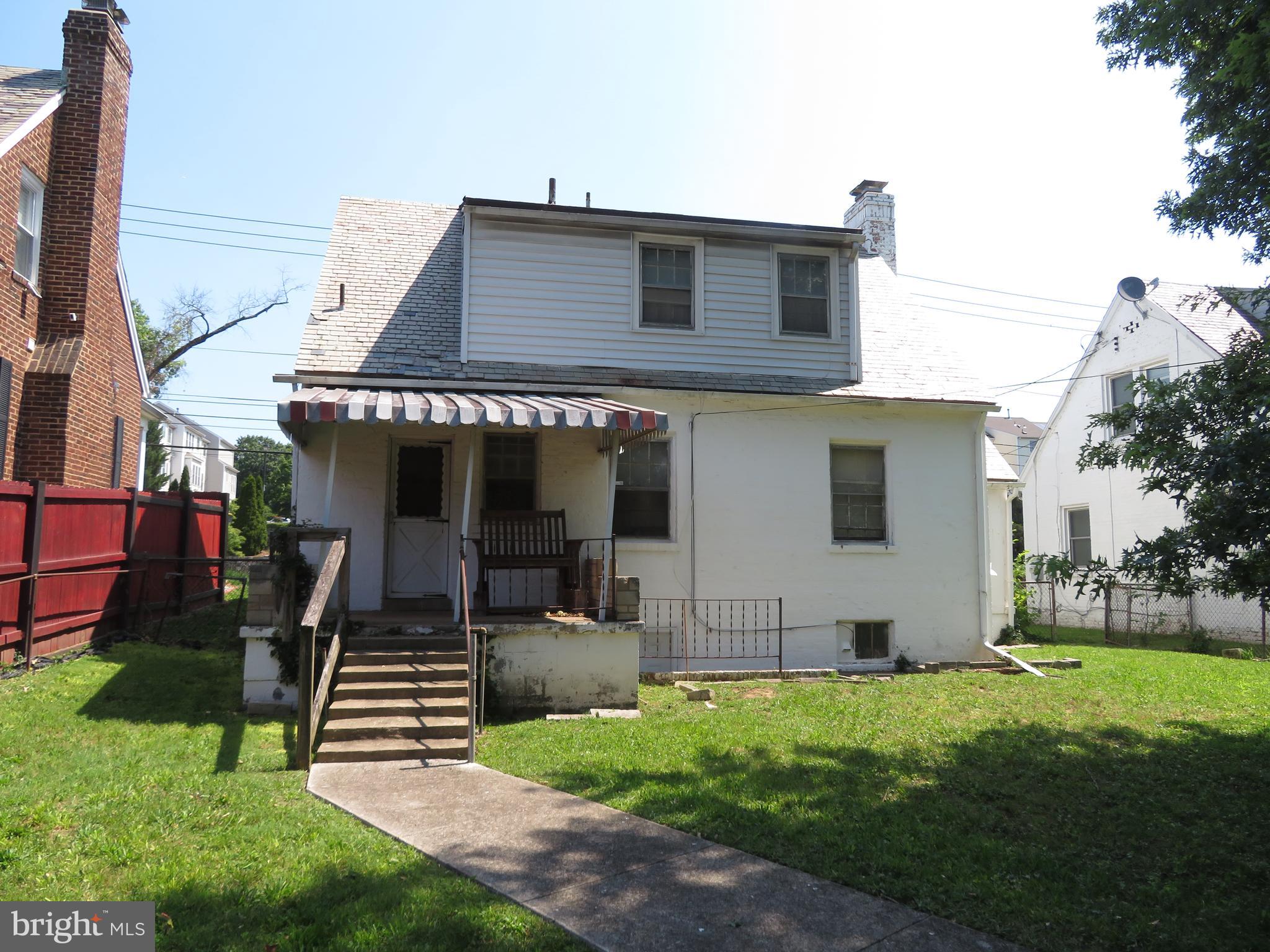 2418 SOUTH DAKOTA AVENUE NE