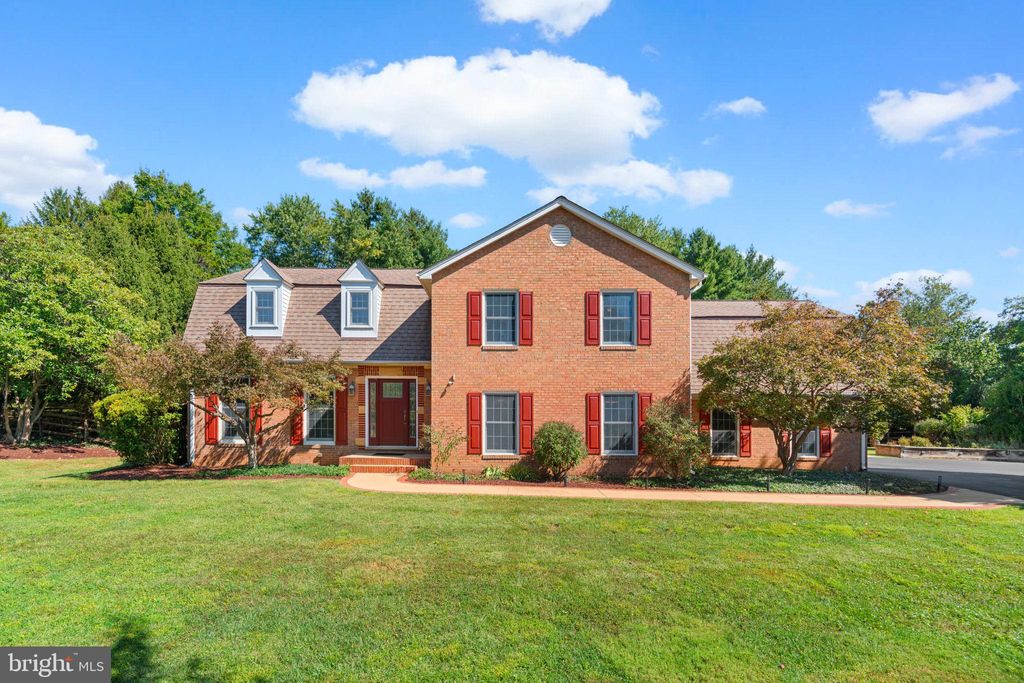 Photo of 13309 Chestnut Oak Drive, DARNESTOWN, MD 20878 (MLS # MDMC2200508)