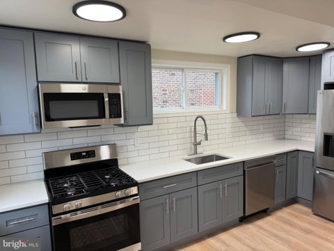 Photo of 323 Spruce Street, GLENOLDEN, PA 19036 (MLS # PADE2123396)