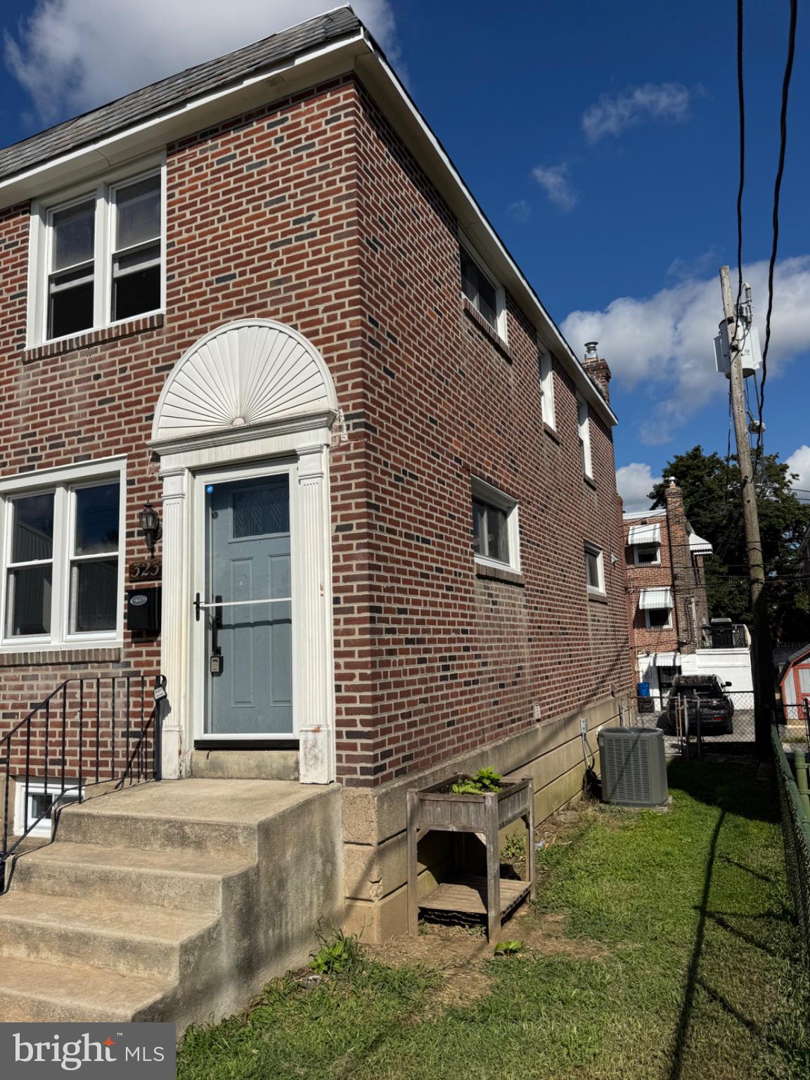 323 SPRUCE STREET