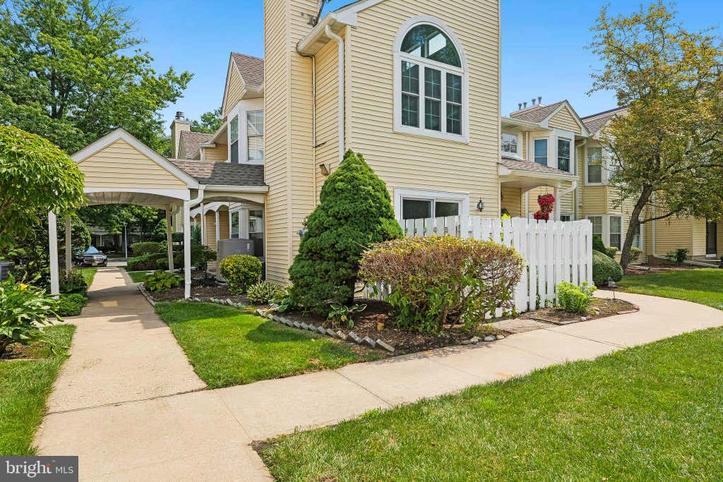 Photo of 70 Mill Run W #70, HIGHTSTOWN, NJ 08520 (MLS # NJME2082434)