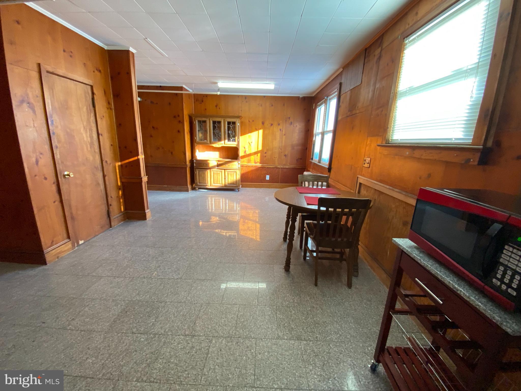 13 N EAST BOULEVARD 2ND FLOOR