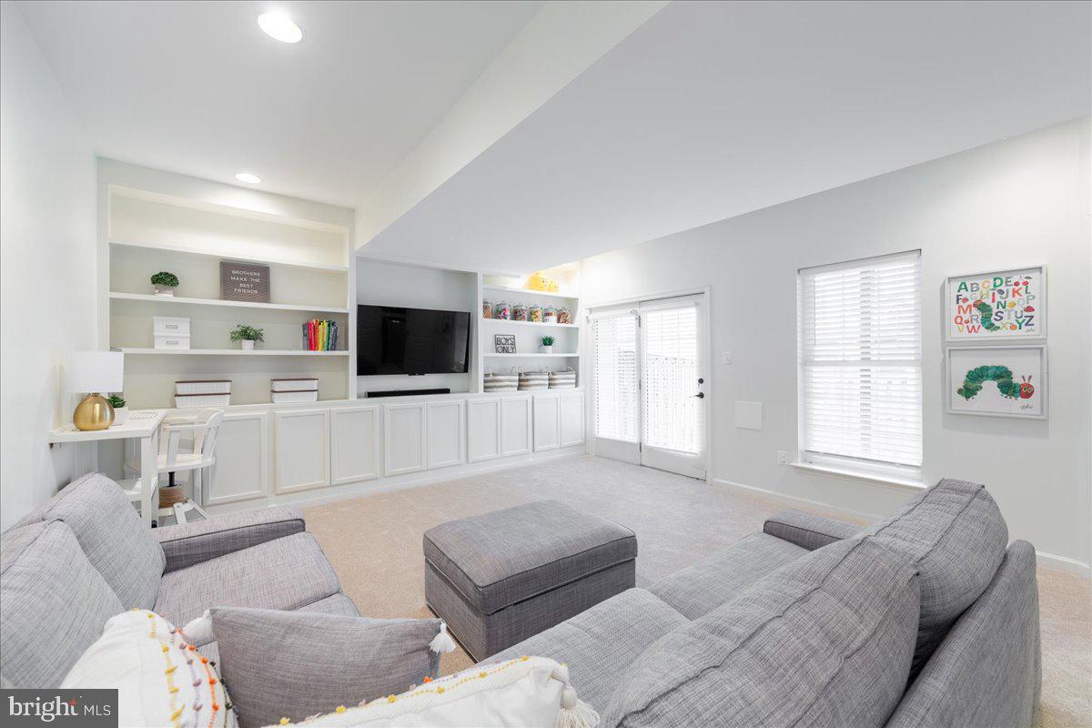 SOUTH RIDING - Residential