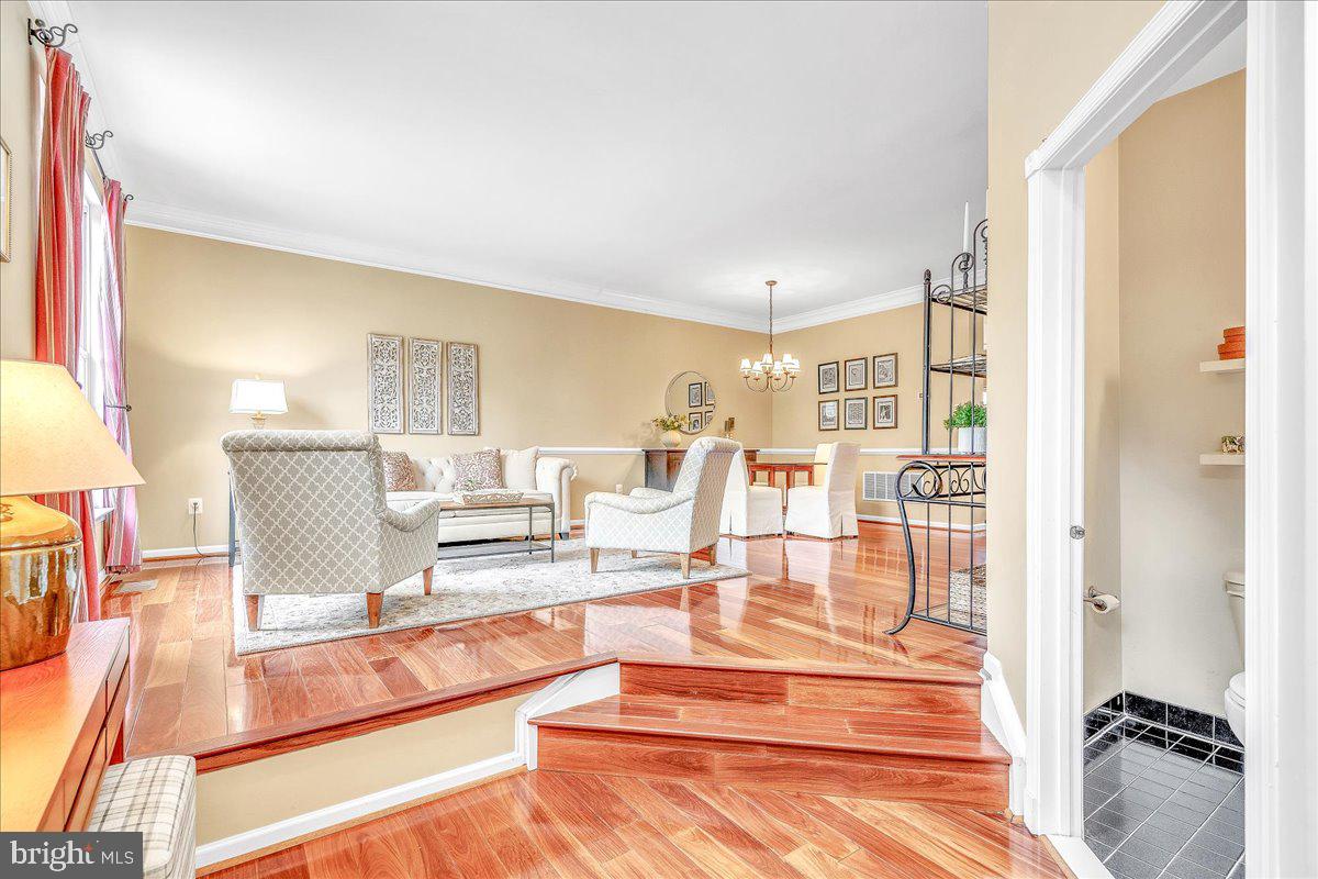 SOUTH RIDING - Residential