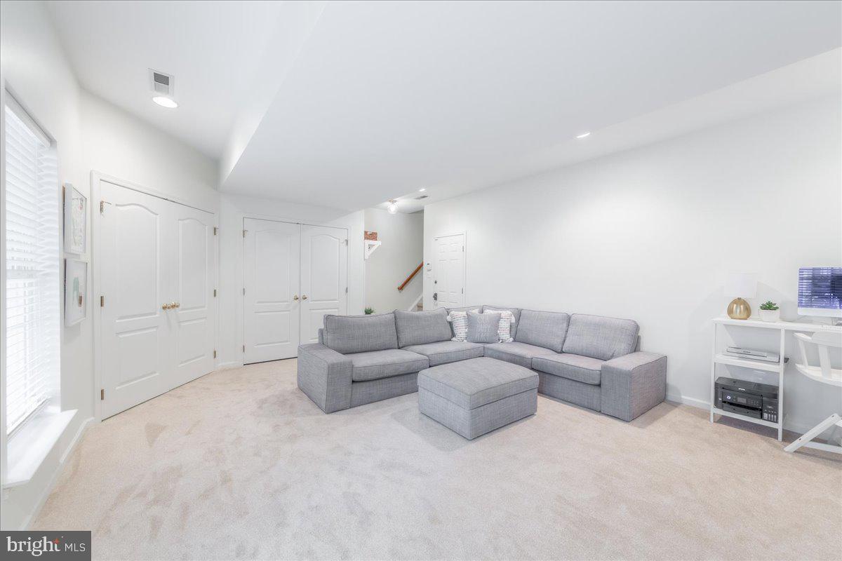 SOUTH RIDING - Residential