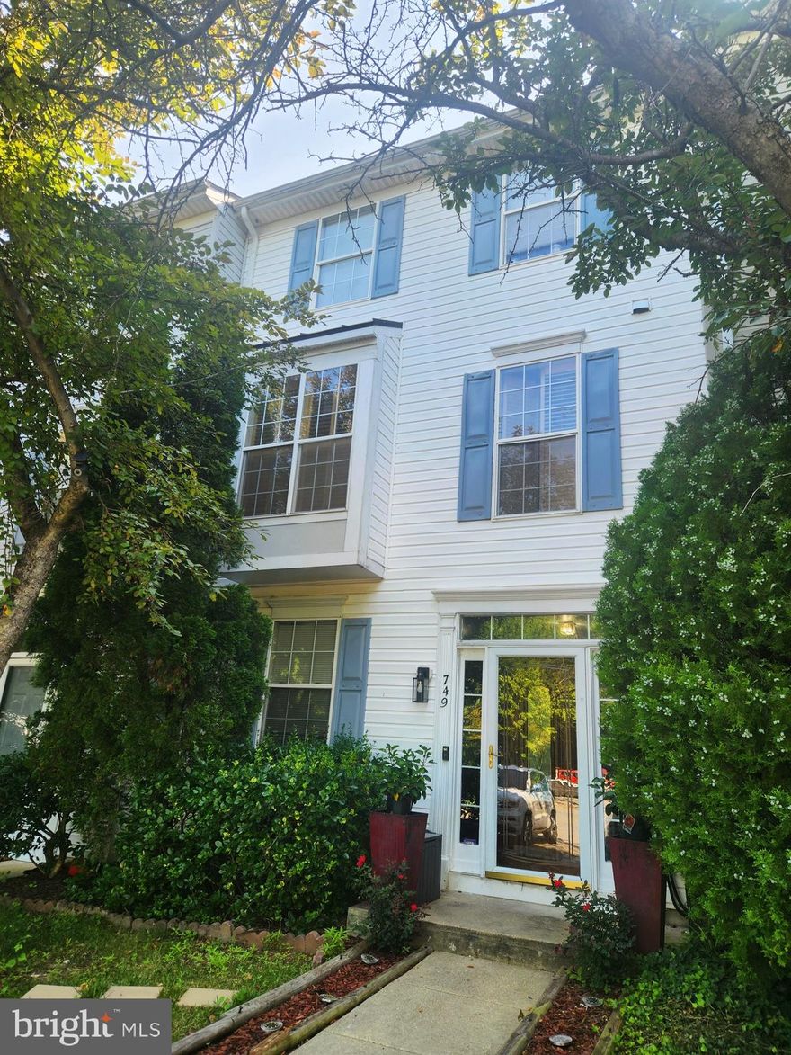 This lovely home is located in the well known neighborhood of Hill Oaks.
Relax and enjoy the spacious living room with access to the deck, perfect for entertaining.
Entry level bedroom, full bath and large family room with access to the backyard.
The kitchen features stainless steel appliances, updated countertops and custom cabinetry.
There's plenty of space in this modern kitchen and will accommodate a dining table with up to 6 chairs plus additional space for storage.
The main level has great natural light with ample deck right off of the living room. Upstairs you'll find 3 additional bedrooms with updated bathrooms.
There's parking in front of this home.
Conveniently located close to major commuter routes. This one will go fast, so don't miss it!