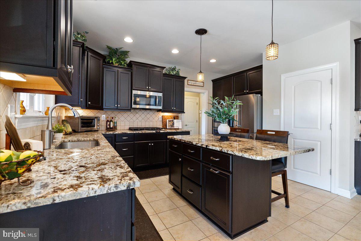 VISTAS AT HIGHLAND - Residential