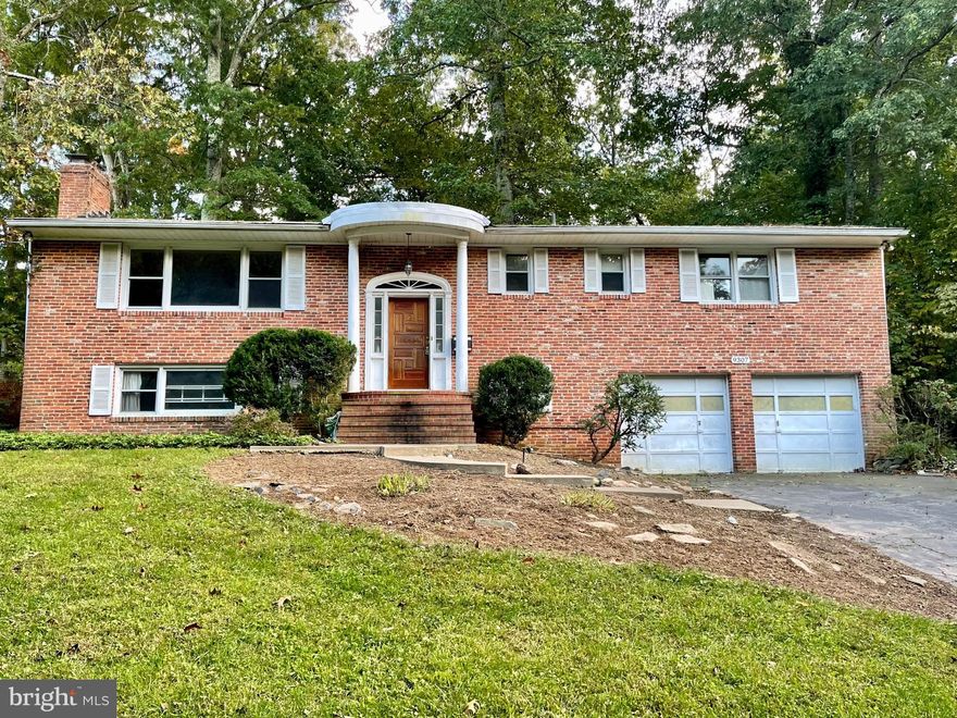 Property for sale, to renovate or for the lot. Build your dream house on this beautiful 0.46 acre, level lot located on a cul de sac in the heart of Mantua neighborhood. Cul de sac location.  Natural Gas, Public water and sewer.  This split level house could be repaired and renovated but currently ALL UTILITIES ARE OFF AND HVAC DOES NOT FUNCTION. Existing  house has hardwood floors on main level and and addition at rear.  Finished lower level. 2 fireplaces. 2 car garage.  Woodson HS pyramid. This property is being sold "strictly AS IS'.  
Sought after Mantua Community. 3-4 blocks to Swim and Tennis Club.  Close to Mosaic - Merrifield, Fairfax Hospital, Vienna and Dunn Loring Metros.  Woodson HS.