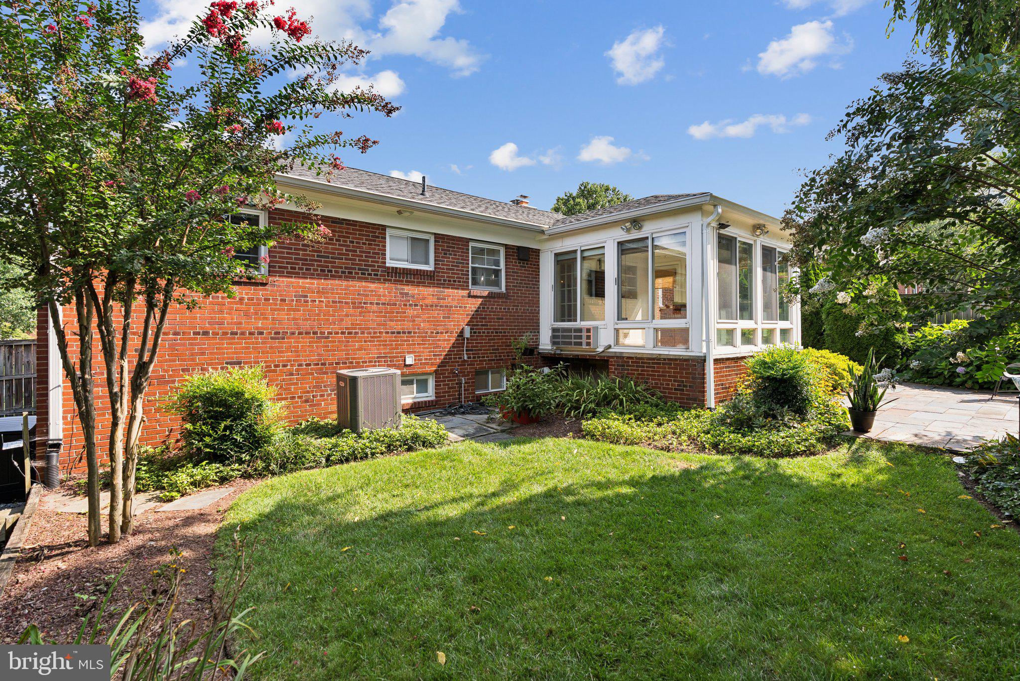 GARRETT PARK ESTATES - Residential Lease