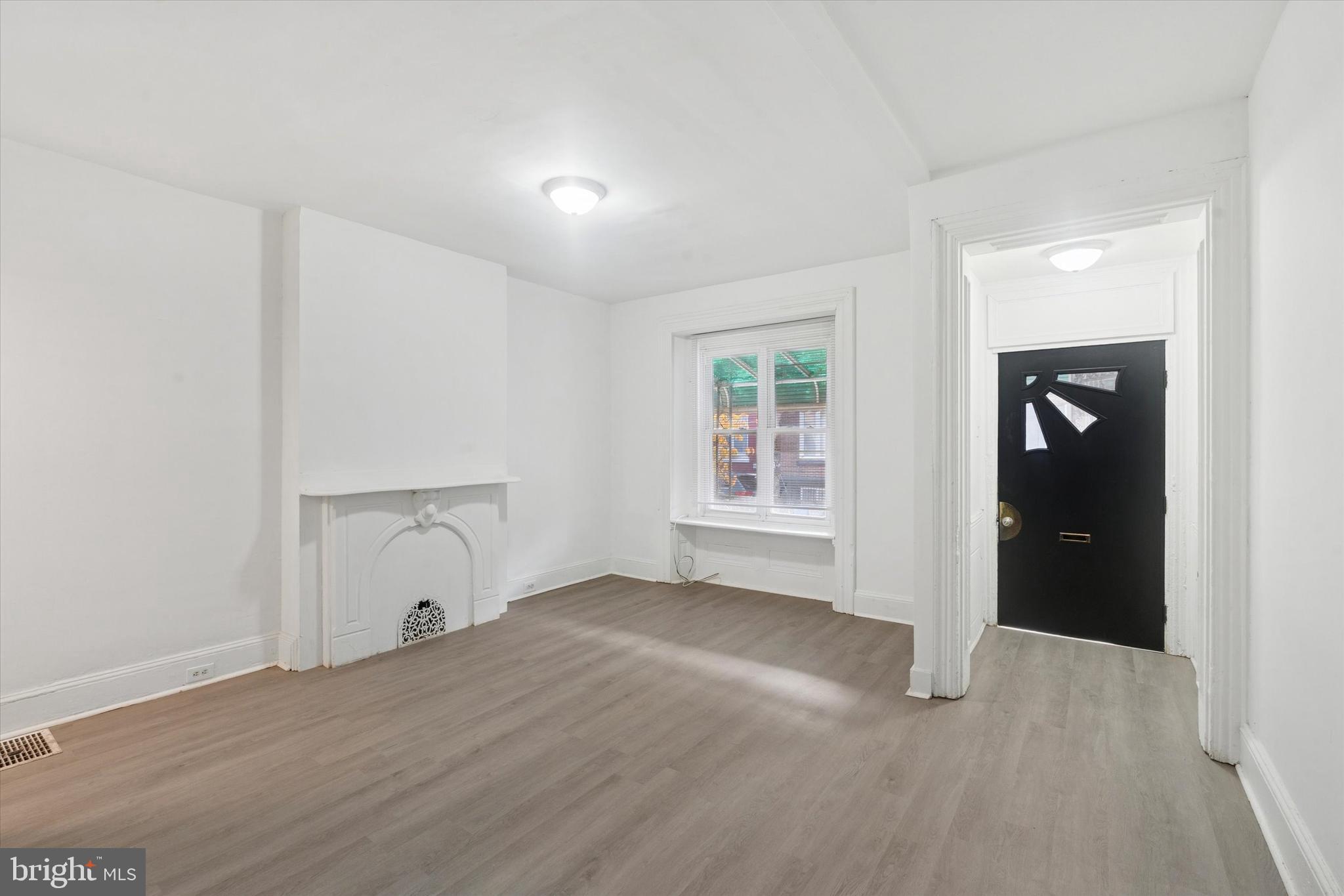 2329 W THOMPSON STREET