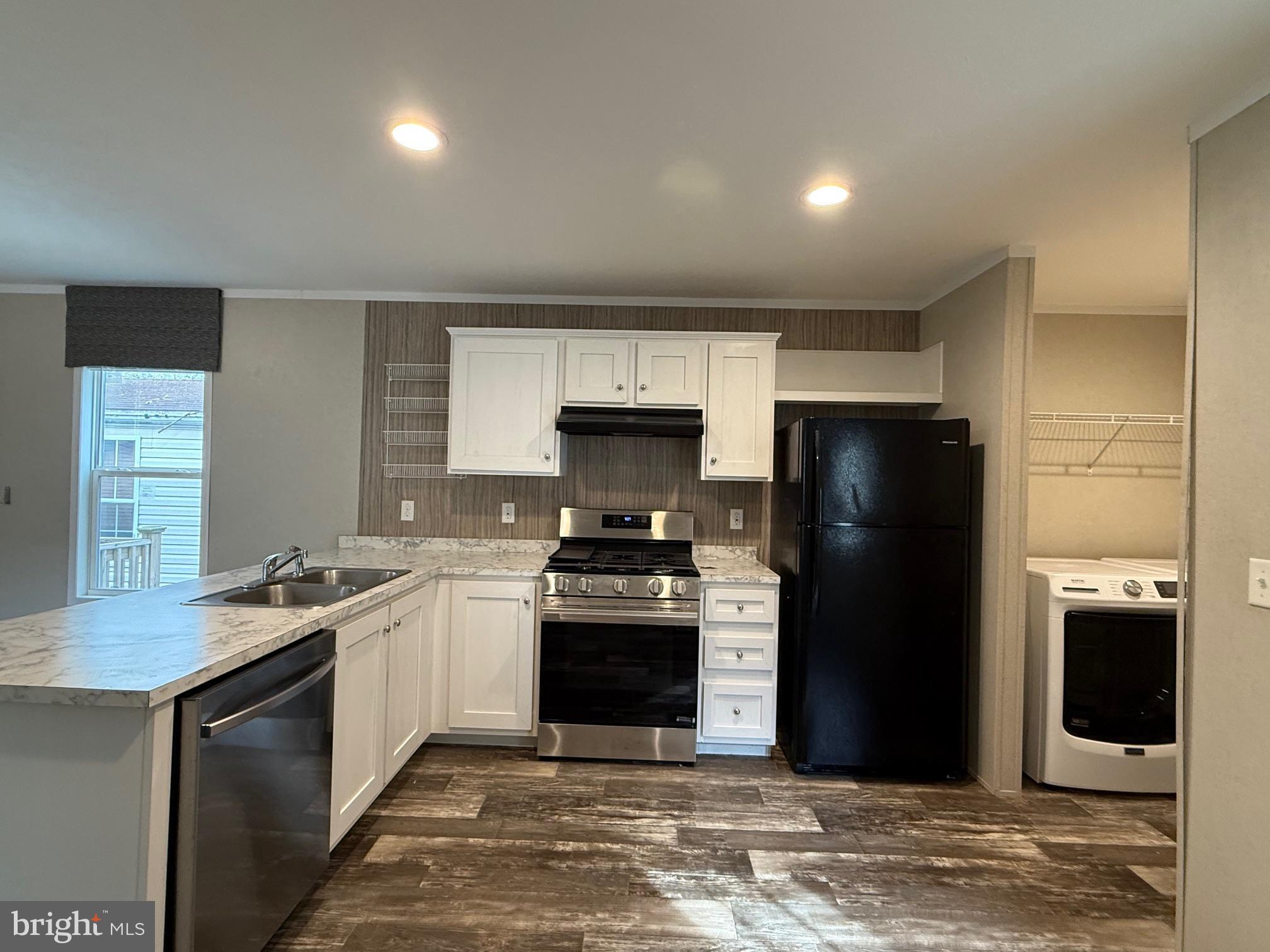 SPRING MEADOWS - Residential