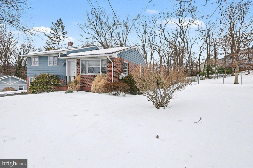 Photo of 909 Sunnyside Road, HUMMELSTOWN, PA 17036 (MLS # PADA2056836)