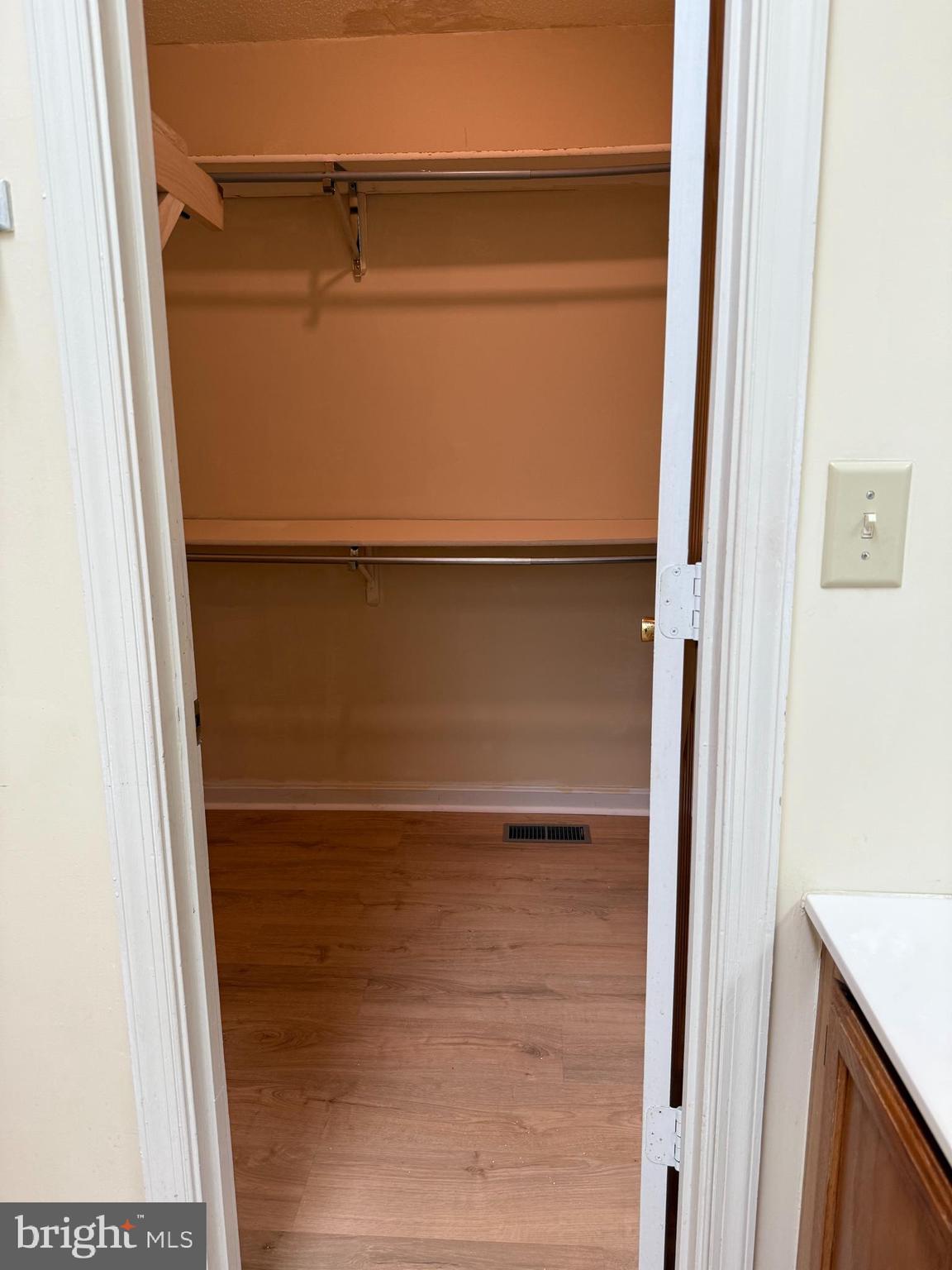 PARADISE - Residential Lease