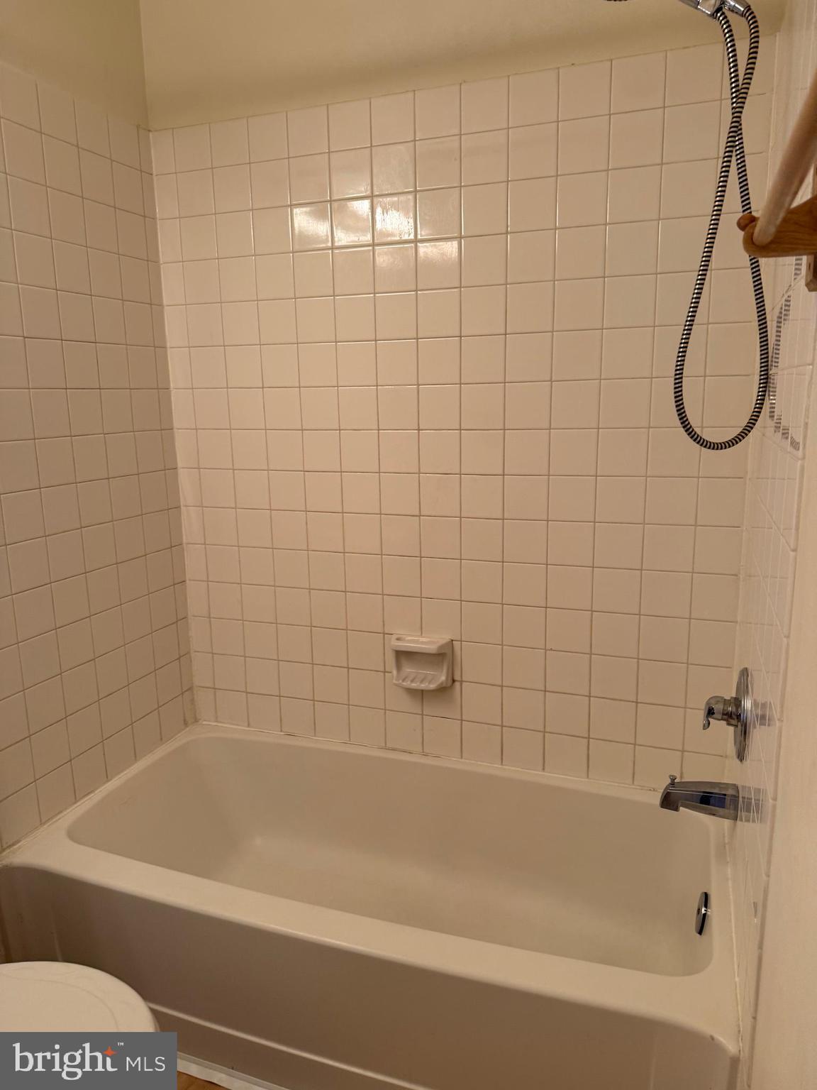 PARADISE - Residential Lease