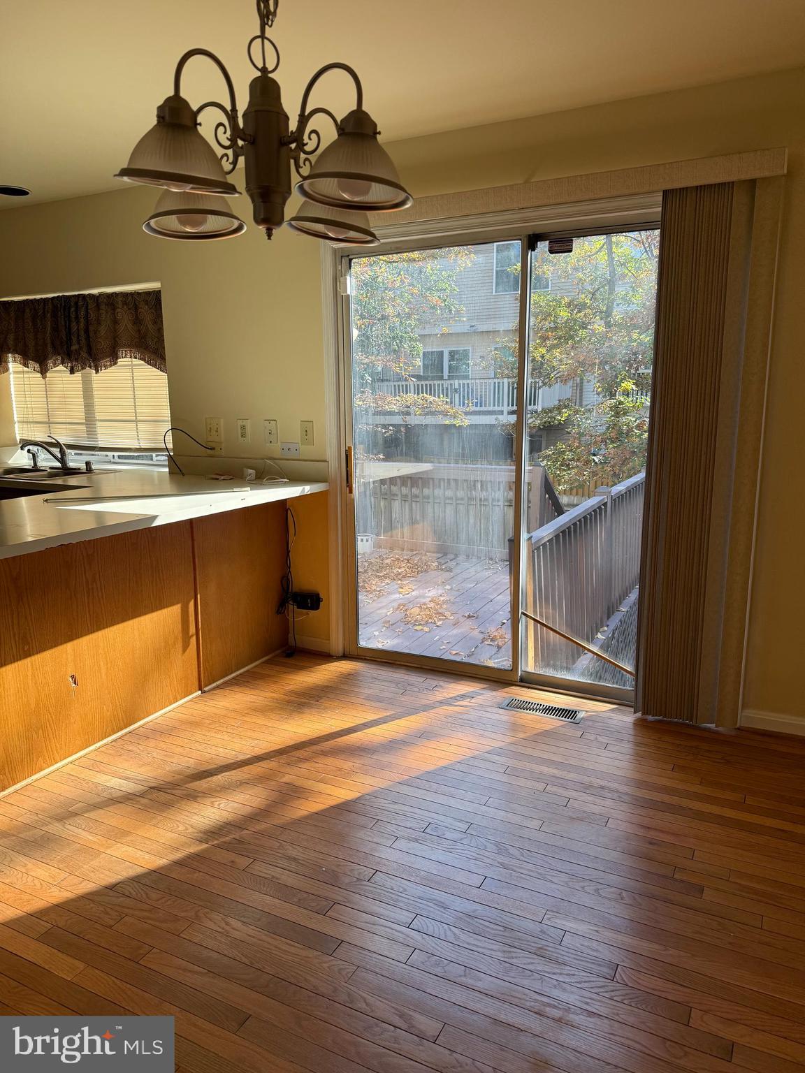 PARADISE - Residential Lease