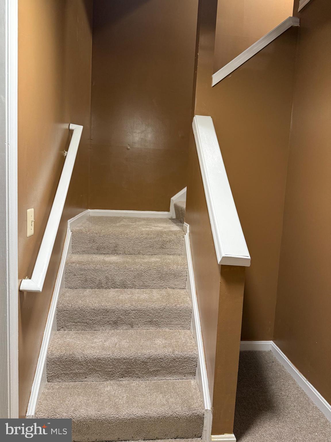 PARADISE - Residential Lease