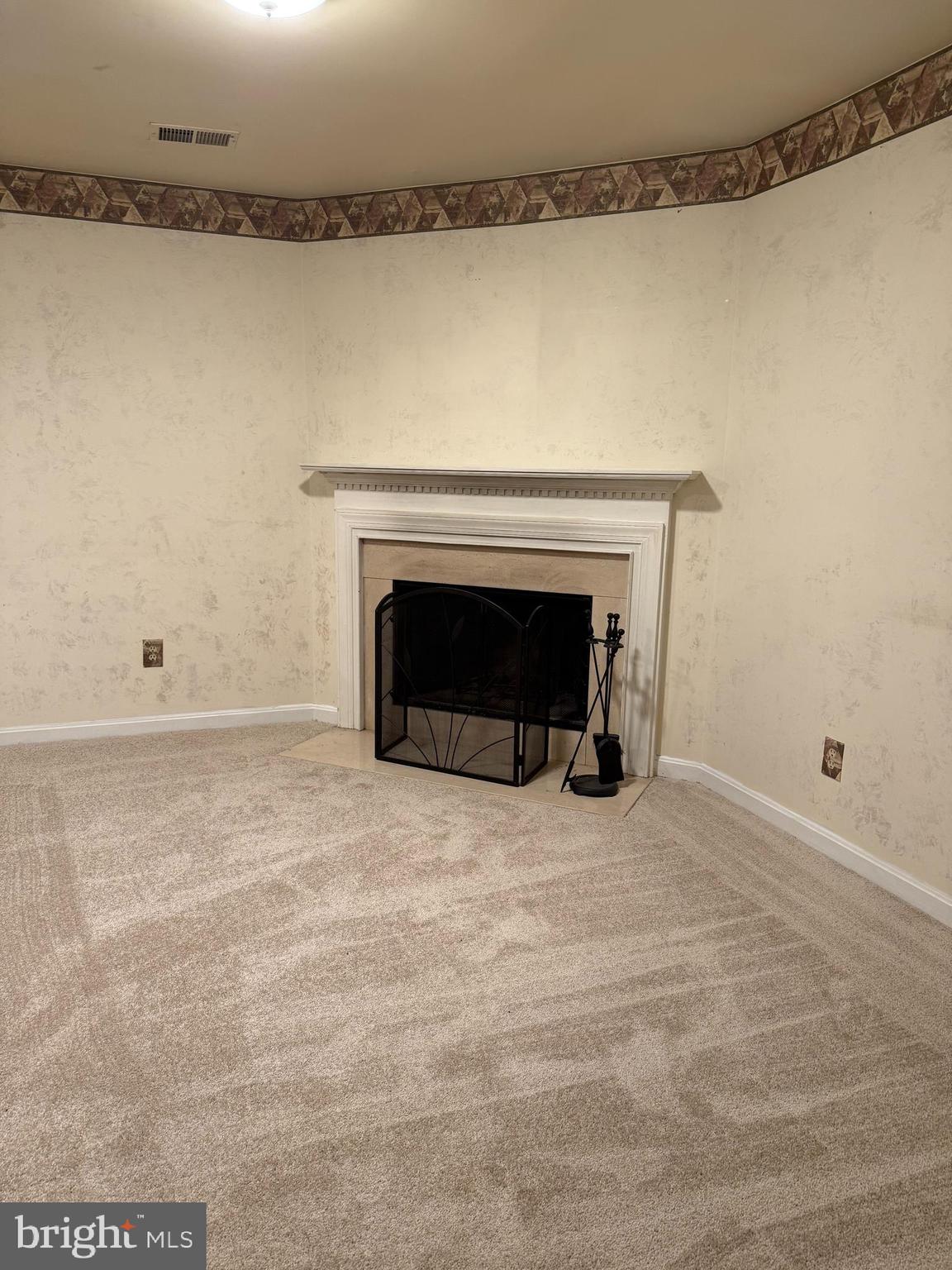 PARADISE - Residential Lease