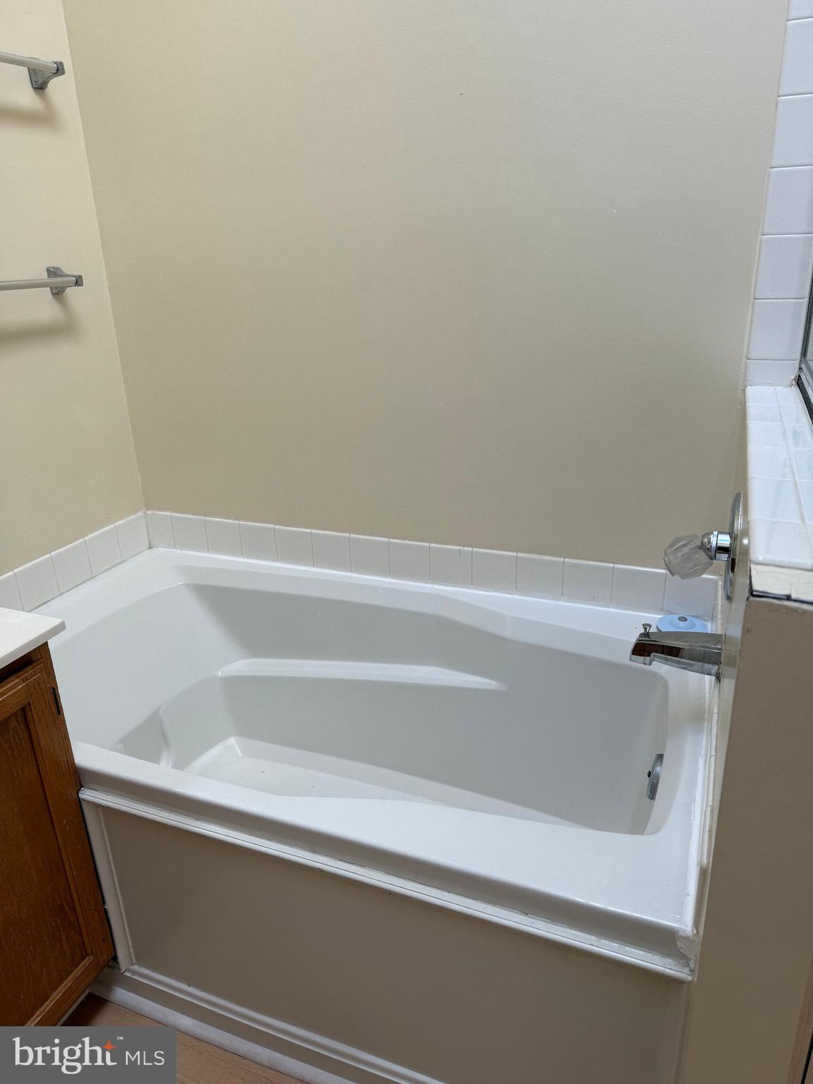 PARADISE - Residential Lease