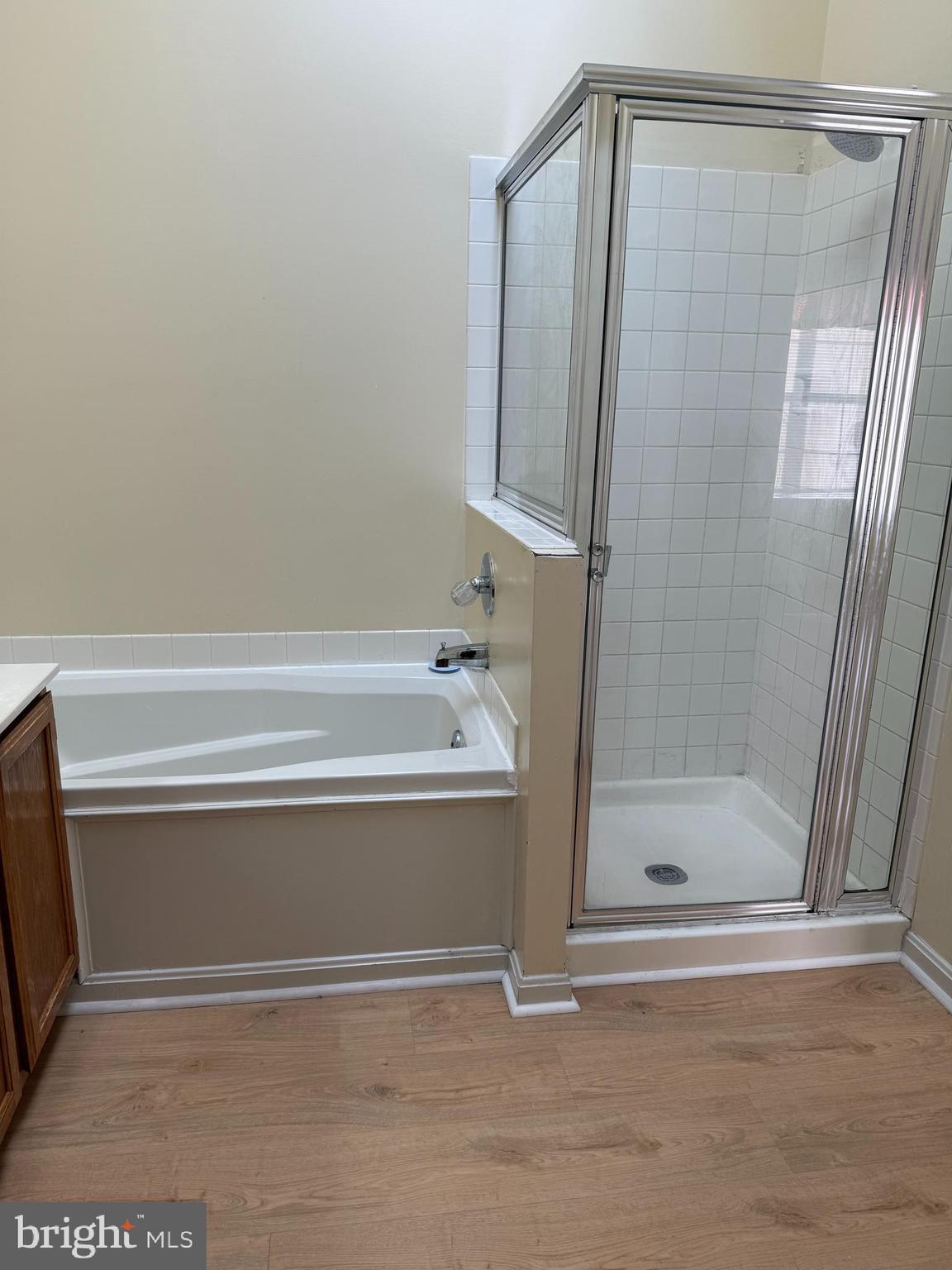 PARADISE - Residential Lease