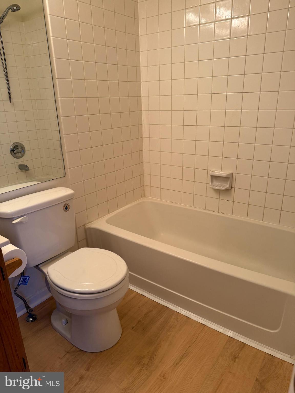 PARADISE - Residential Lease